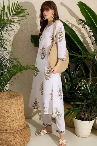 White women floral printed regular pure cotton kurta with trousers