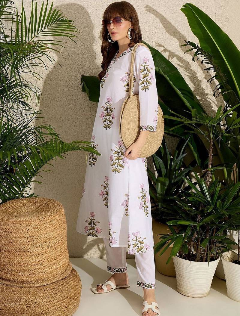 White women floral printed regular pure cotton kurta with trousers