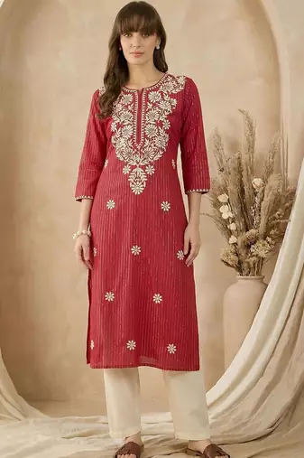 Maroon women floral embroidered thread work kurta