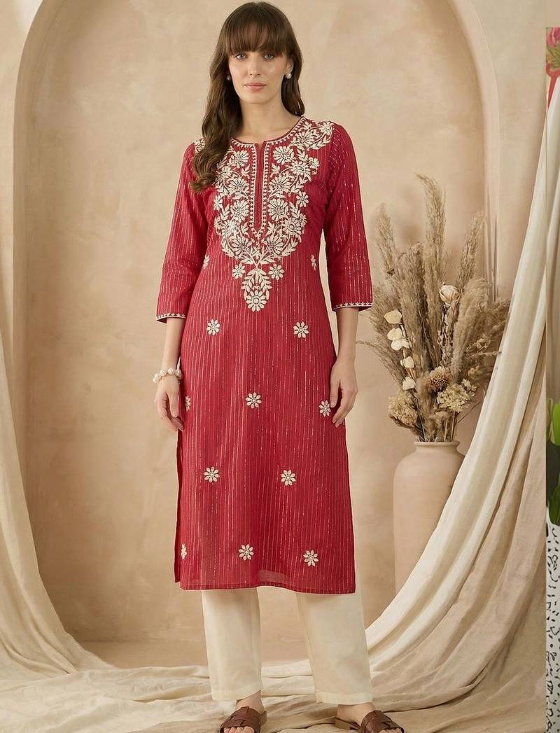 Maroon women floral embroidered thread work kurta