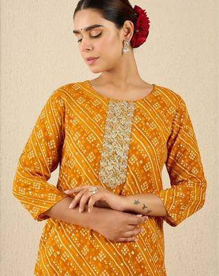 Mustard women bandhani embroidered sequinned kurta 2