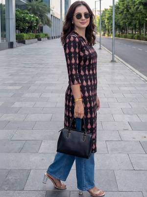Black women ethnic motifs printed kurta 3