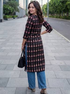 Black women ethnic motifs printed kurta 4