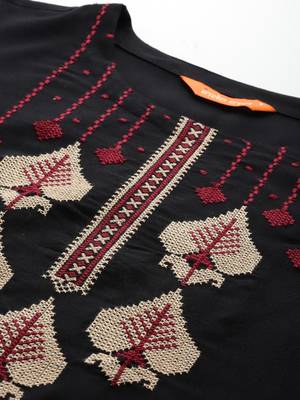 Black women ethnic motifs embroidered thread work kurta 2