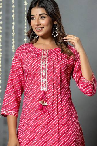Pink women leheriya printed cotton kurta