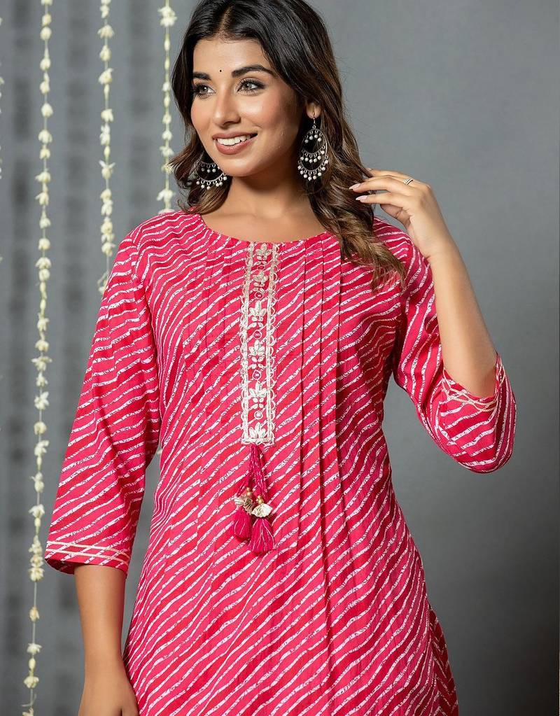 Pink women leheriya printed cotton kurta
