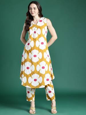 Mustard women printed pleated cotton kurta with trousers 1