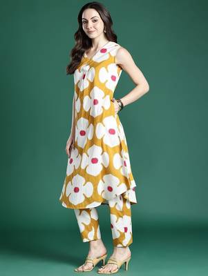 Mustard women printed pleated cotton kurta with trousers 5