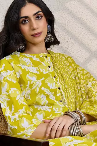 Lime green women floral printed regular pure cotton kurta with trousers & with dupatta