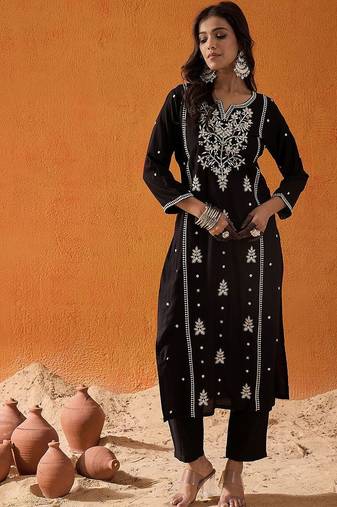 Black ethnic motifs embroidered straight kurta