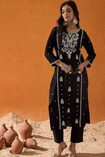 Black ethnic motifs embroidered straight kurta