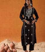 Black ethnic motifs embroidered straight kurta