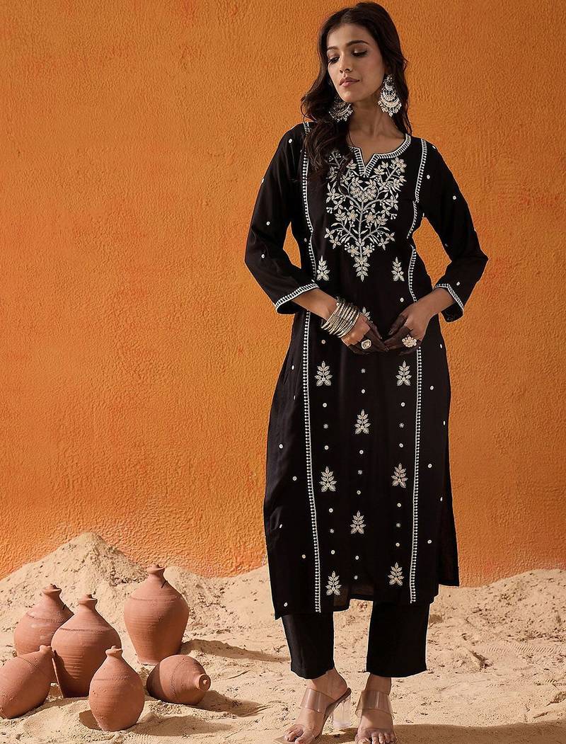Black ethnic motifs embroidered straight kurta
