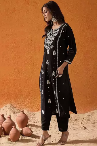 Black ethnic motifs embroidered straight kurta