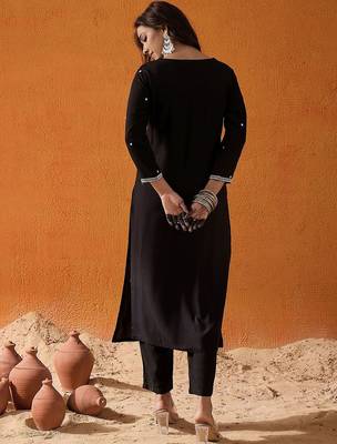 Black ethnic motifs embroidered straight kurta 4