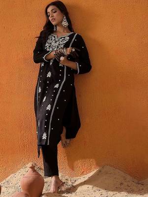 Black ethnic motifs embroidered straight kurta 5