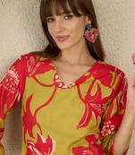 Green women floral printed regular kurta with trousers