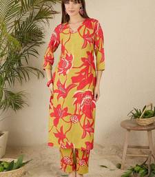Green women floral printed kurta with trousers