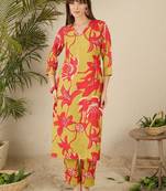 Green women floral printed kurta with trousers