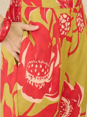 Green women floral printed kurta with trousers 4