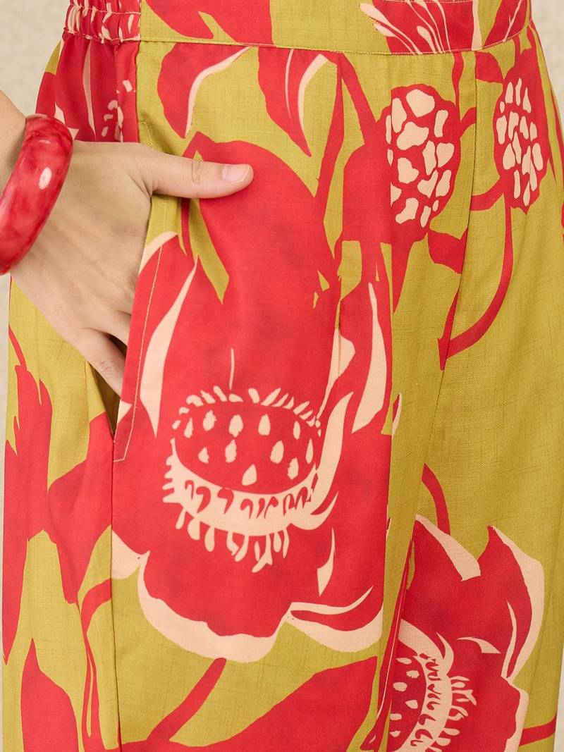 Green women floral printed regular kurta with trousers