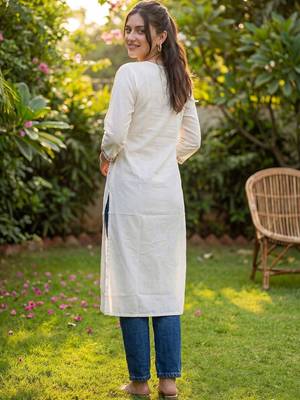 White floral embroidered thread work straight kurta 4