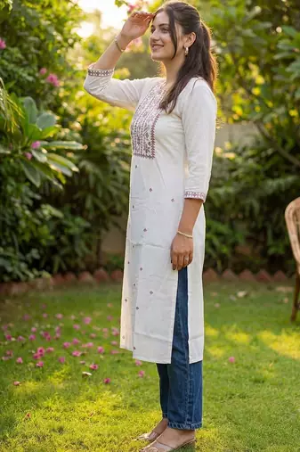 White floral embroidered thread work straight kurta