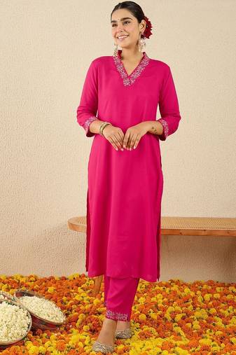 Pink women ethnic motifs embroidered sequinned straight kurta with trousers