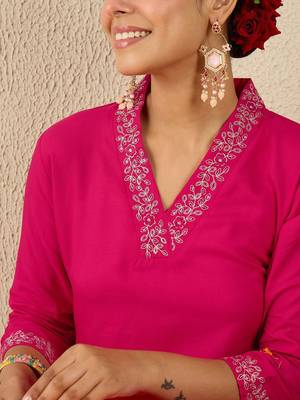 Pink women ethnic motifs embroidered sequinned straight kurta with trousers 3