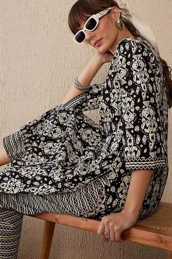 Black women printed regular pure cotton kurta with trousers