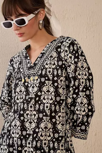 Black women printed regular pure cotton kurta with trousers