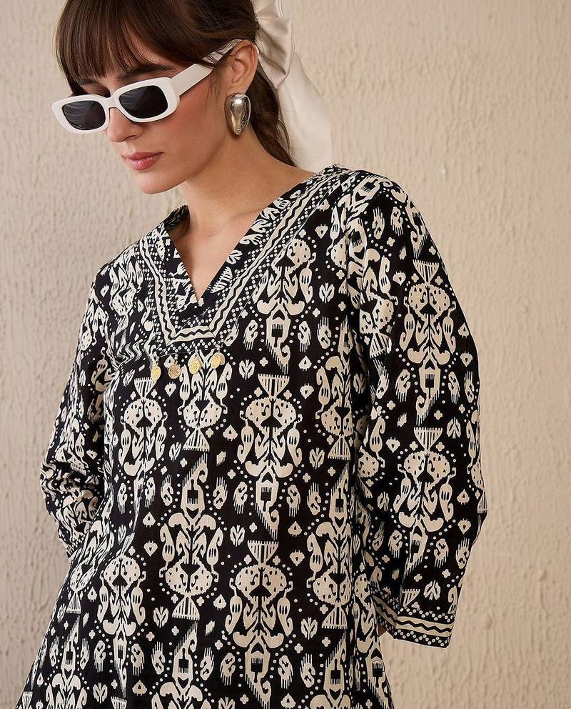 Black women printed regular pure cotton kurta with trousers