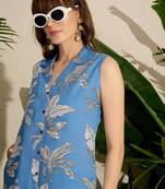 Blue floral printed lapel collar linen kurta with trousers