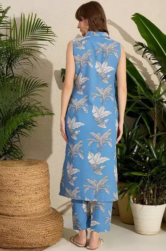 Blue floral printed lapel collar linen kurta with trousers