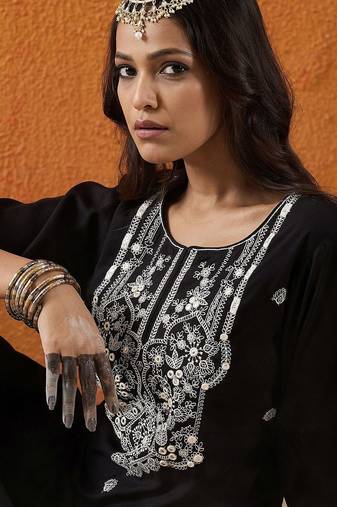 Black floral embroidered notch neck thread work straight kurta