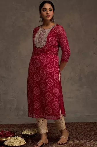 Pink women bandhani printed sequinned georgette kurta