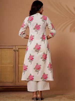 Off white women floral printed floral kurta 4