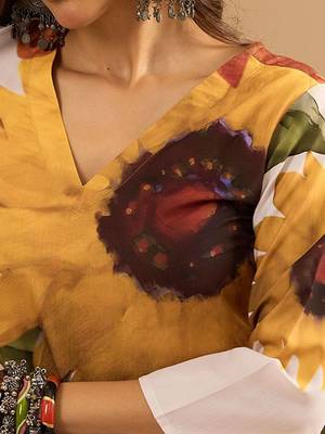 Off white floral printed kurta with trousers 2