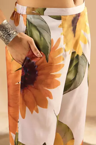 Off white floral printed regular kurta with trousers