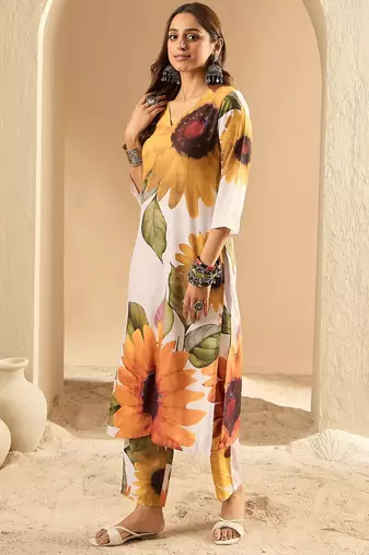 Off white floral printed regular kurta with trousers