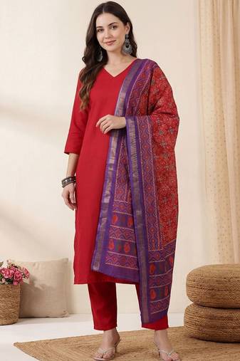 Red women regular kurta with trousers & with dupatta