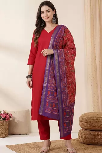 Red women regular kurta with trousers & with dupatta