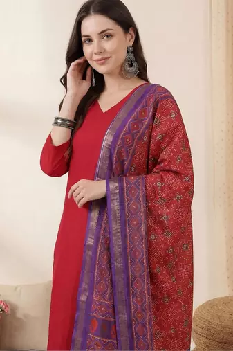 Red women regular kurta with trousers & with dupatta