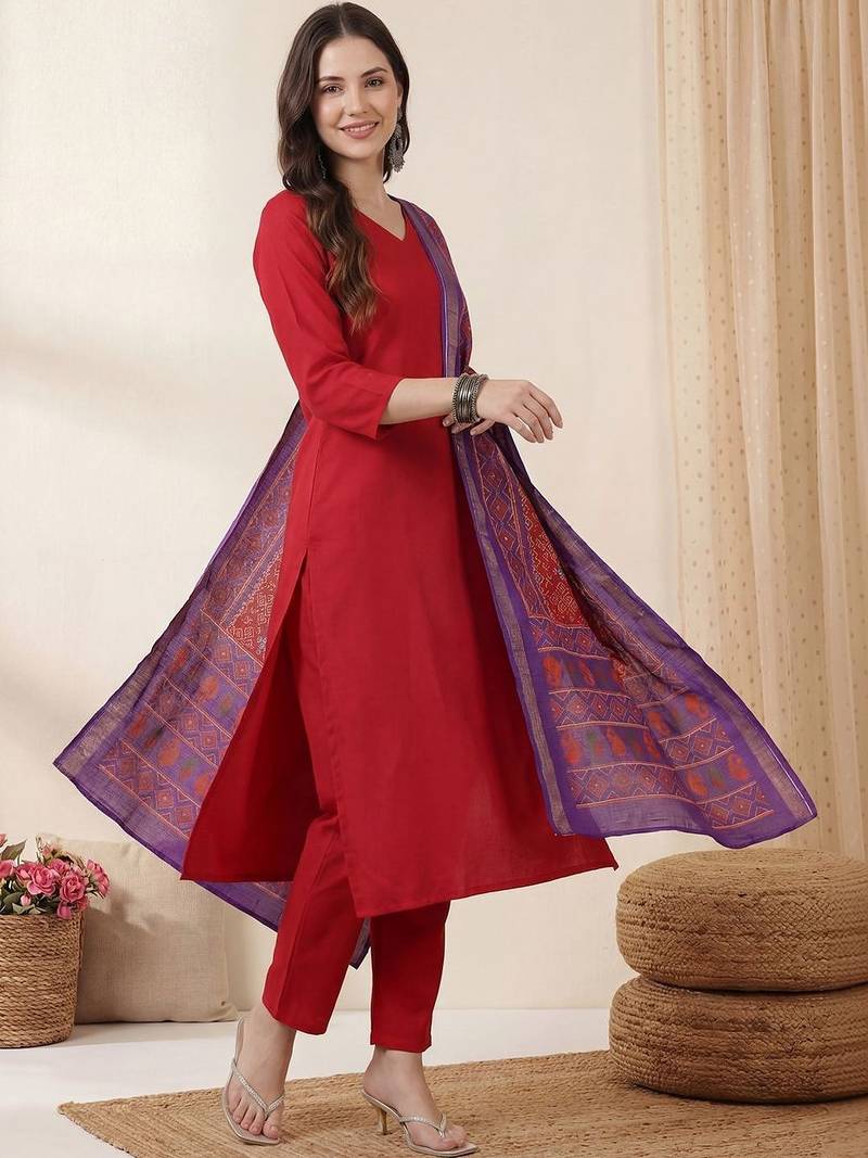 Red women regular kurta with trousers & with dupatta