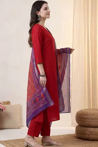 Red women regular kurta with trousers & with dupatta