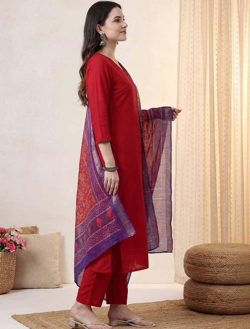 Red women regular kurta with trousers & with dupatta