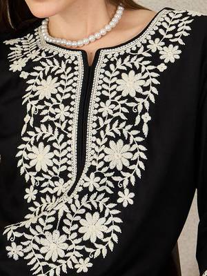 Black floral embroidered thread work round neck straight kurta 2
