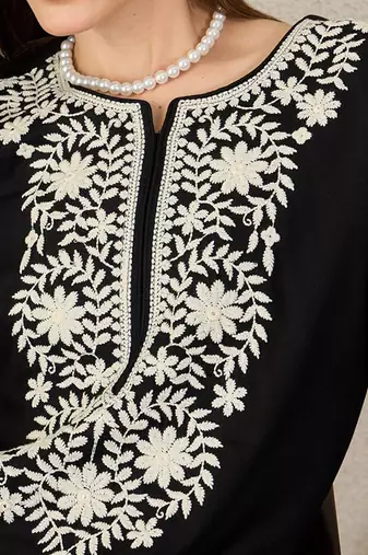 Black floral embroidered thread work round neck straight kurta