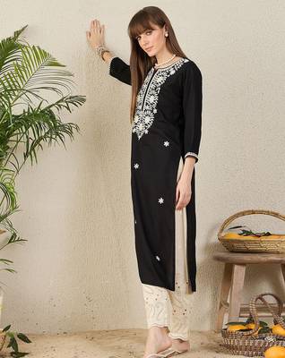Black floral embroidered thread work round neck straight kurta 3