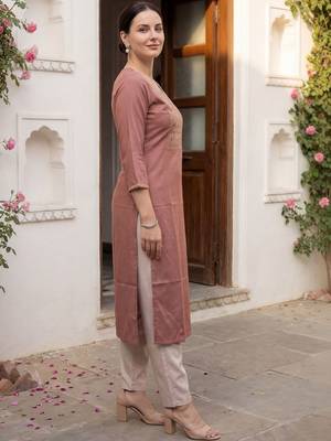 Brown women floral embroidered sequinned floral kurta 3